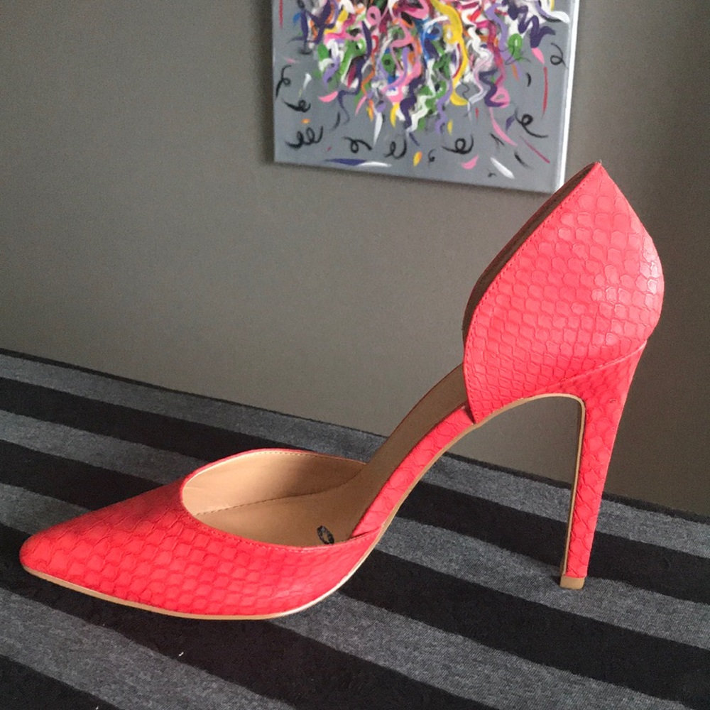 Red Express Heels - Picture 7 of 11